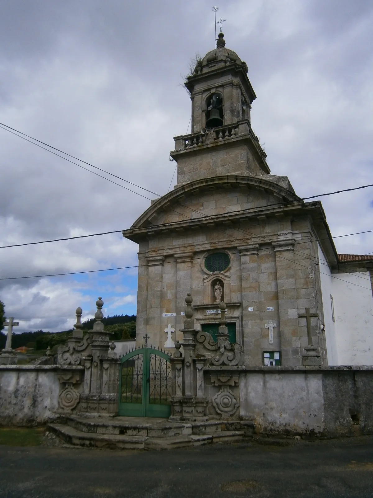 Igrexa de Santa María de Rus, en el concello de Carballo (zona de Ardaña)