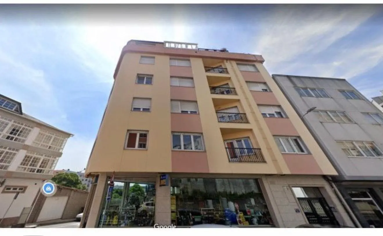 Edificio del piso en venta en Rúa Muiño 73, Carballo